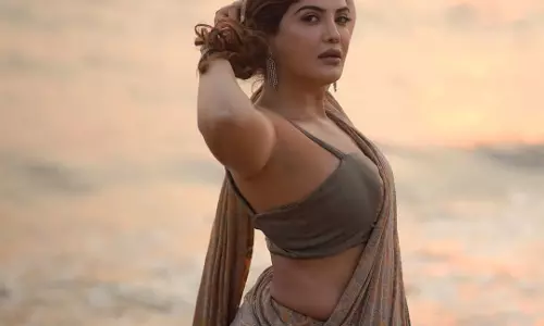 Mirinmai Kolwalkar Enjoys a Sunset Moment by the Sea