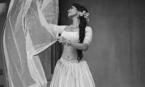 పరికిణీలో నభా నటేష్ అందాలు.. సుందరవల్లి అందానికి ఫాన్స్ ఫిదా!