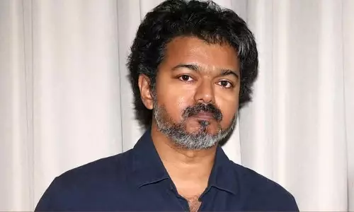 విజయ్ పర్సనల్.. డిటెక్టివ్స్ గా మారడం అవసరమా?