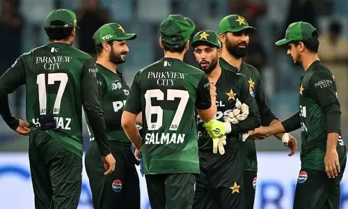 బ్యాట్ మాట్లాడలేదు.. బోర్డు మాట్లాడింది..ఒక్కో పాక్ ప్లేయర్‌కు 50 లక్షల ఫైన్!