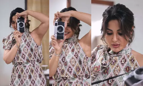 కెమెరా నుంచి ఫ్లాష్‌లు కాదు బుల్లెట్లు కురుస్తున్నాయ్