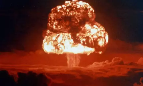 ప్రపంచ వినాశనానికి ఎన్ని అణు బాంబులు కావాలంటే ?