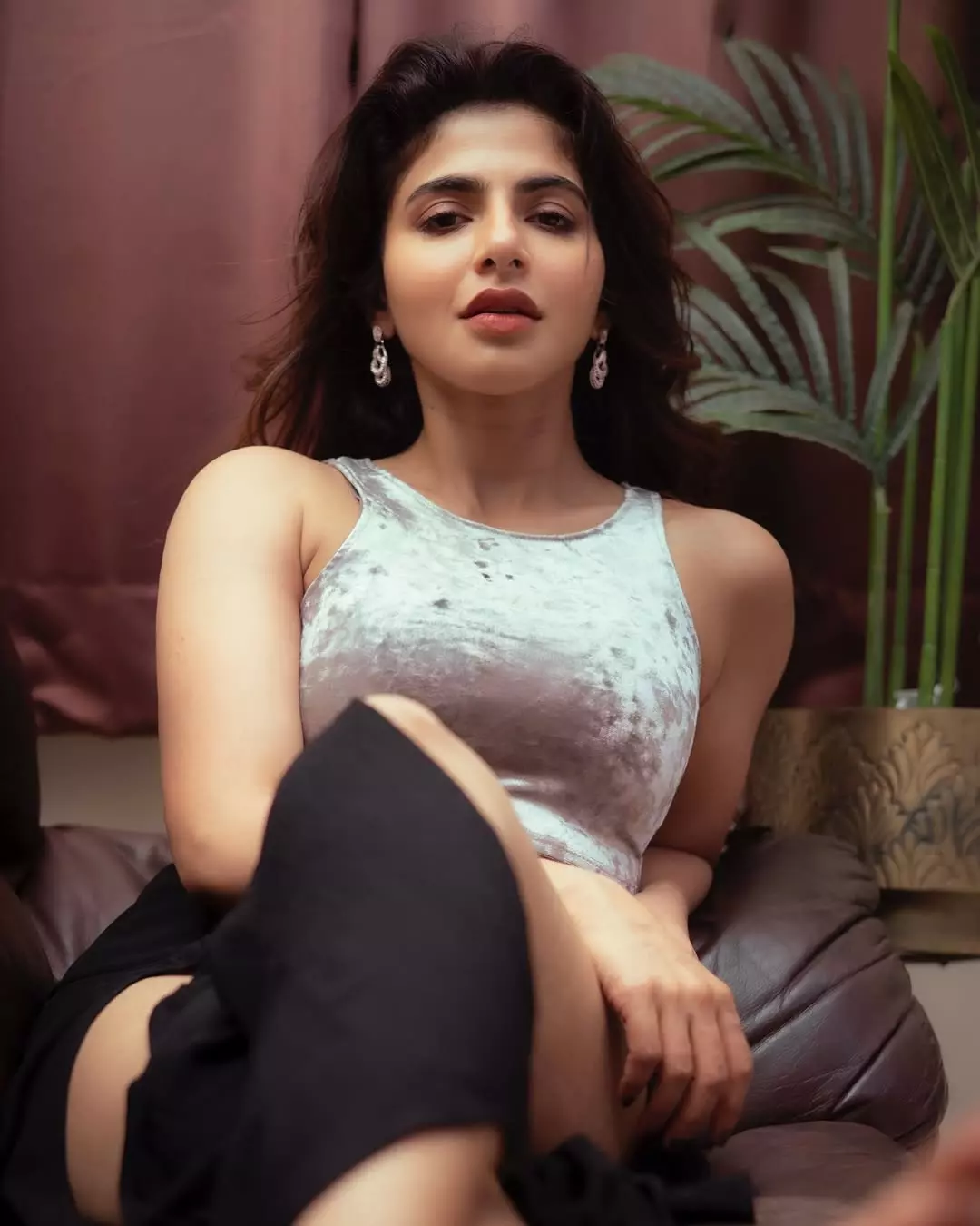 Golden Glow: Iswarya Menon’s Dazzling Throwback Series Golden Glow: Iswarya Menon’s Dazzling Throwback Series