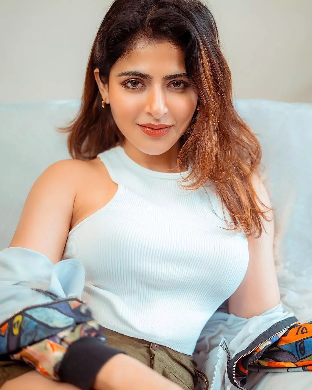 Golden Glow: Iswarya Menon’s Dazzling Throwback Series Golden Glow: Iswarya Menon’s Dazzling Throwback Series