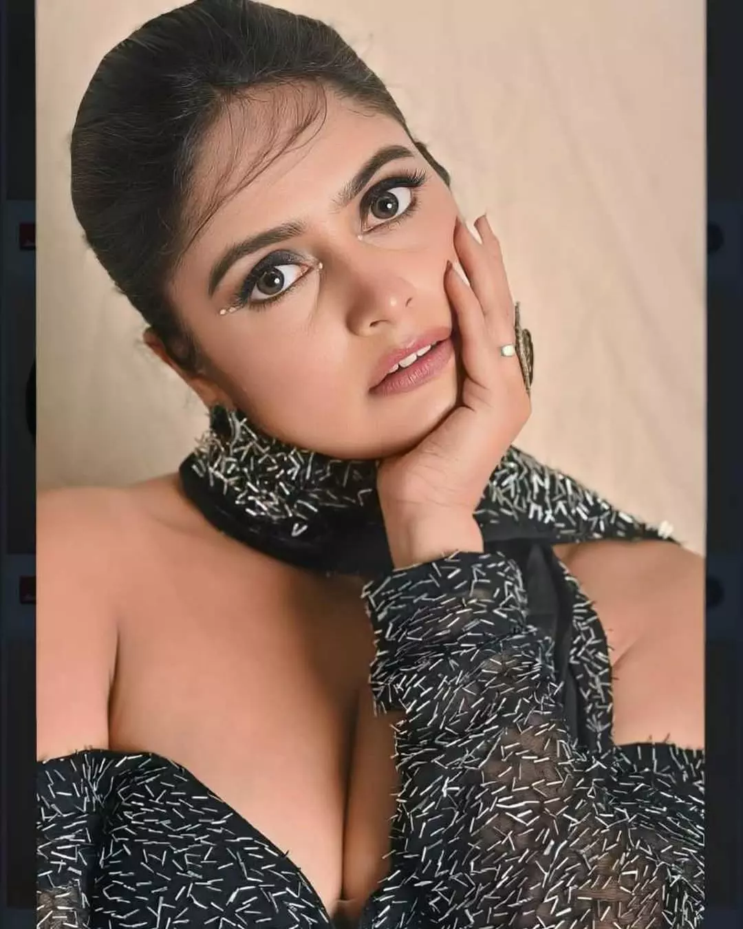 Pragya Nayan Shines in Elegant Teal Saree Look