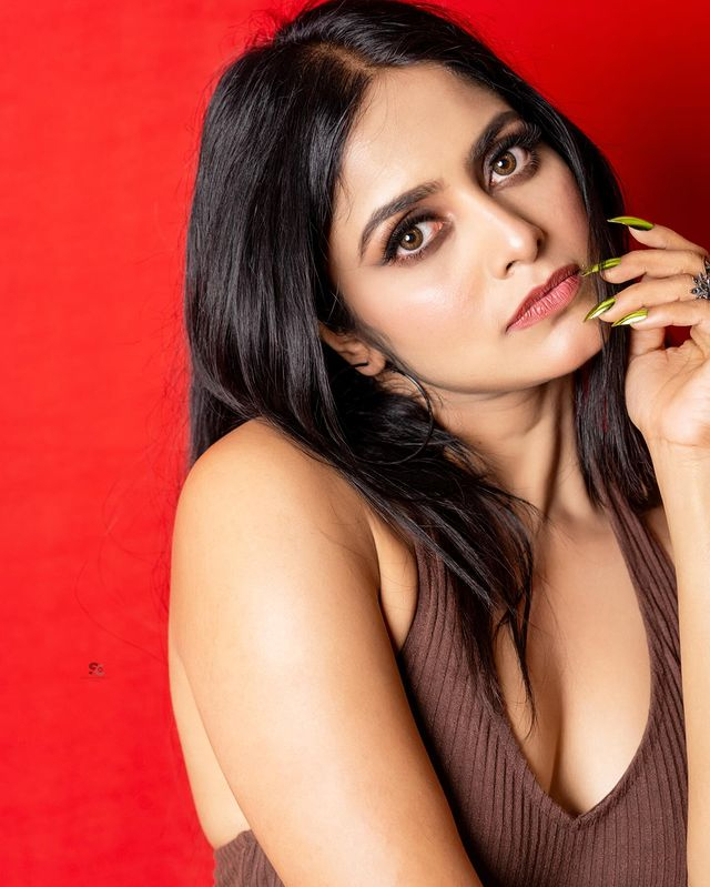 Pragya Nayan Shines in Elegant Teal Saree Look