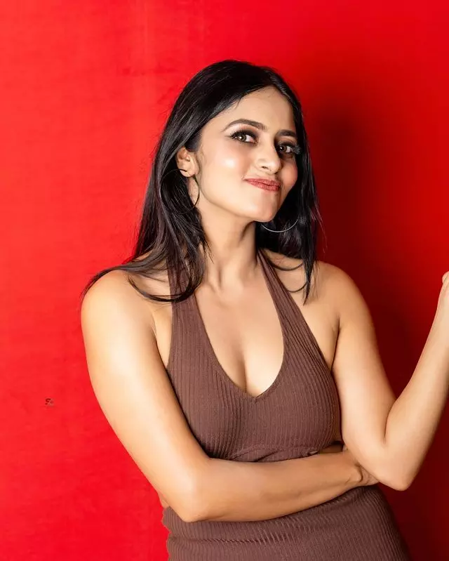 Pragya Nayan Shines in Elegant Teal Saree Look Pragya Nayan Shines in Elegant Teal Saree Look