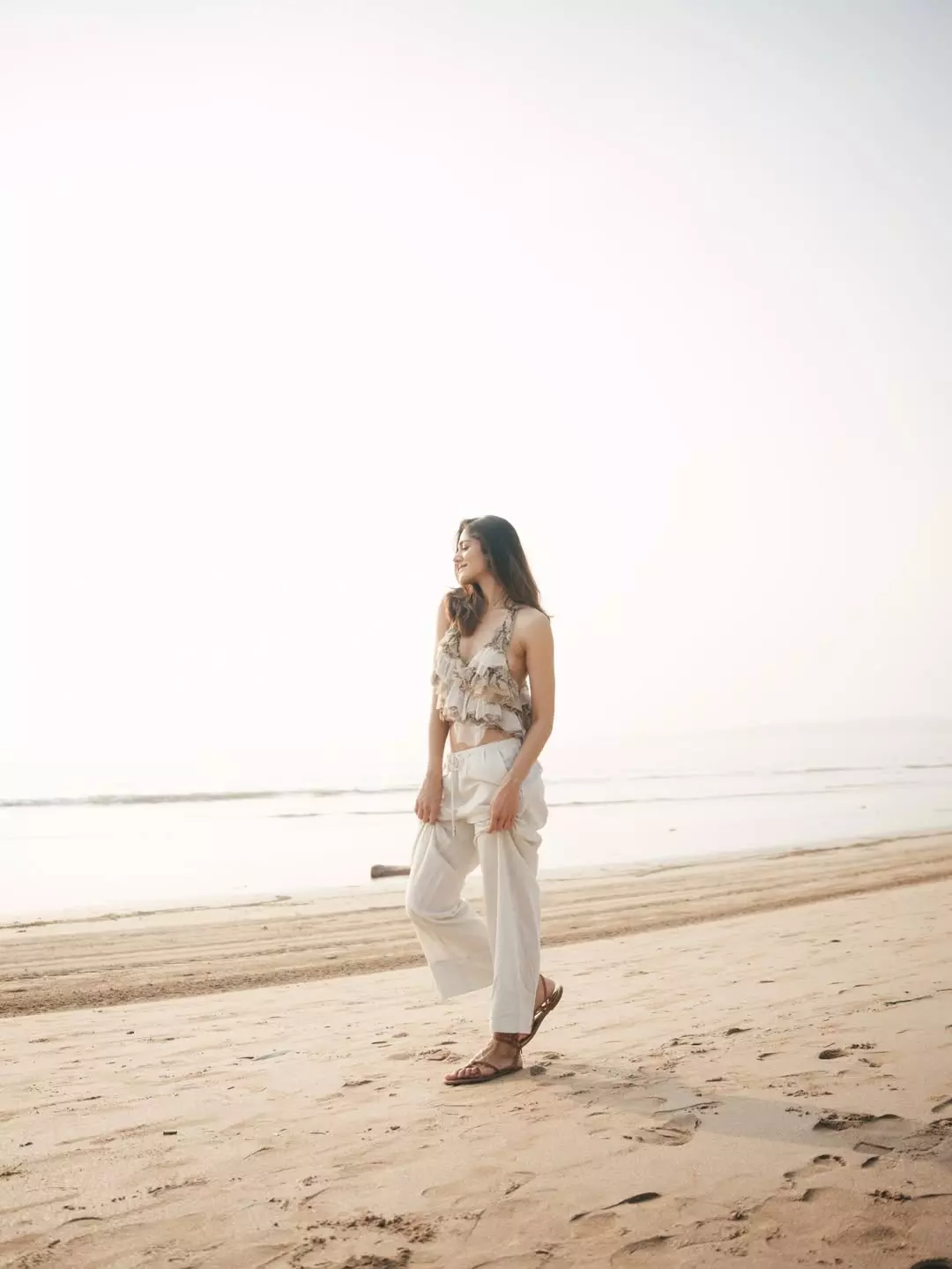 Simran Choudhary Stuns in Beachside Look