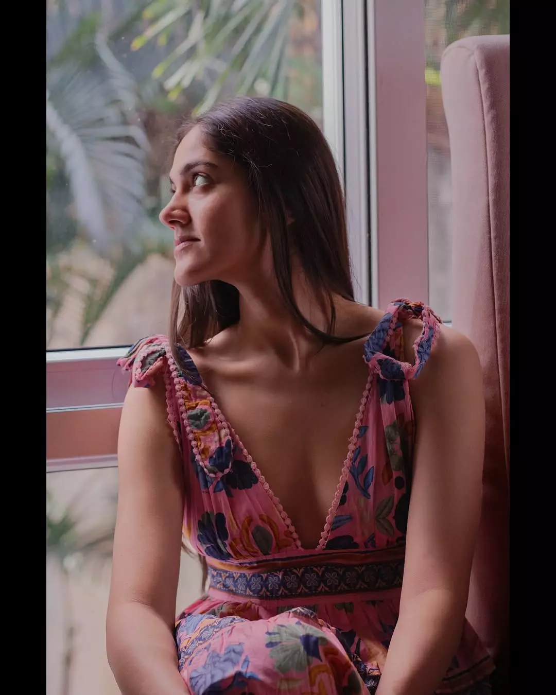 Simran Choudhary Stuns in Beachside Look