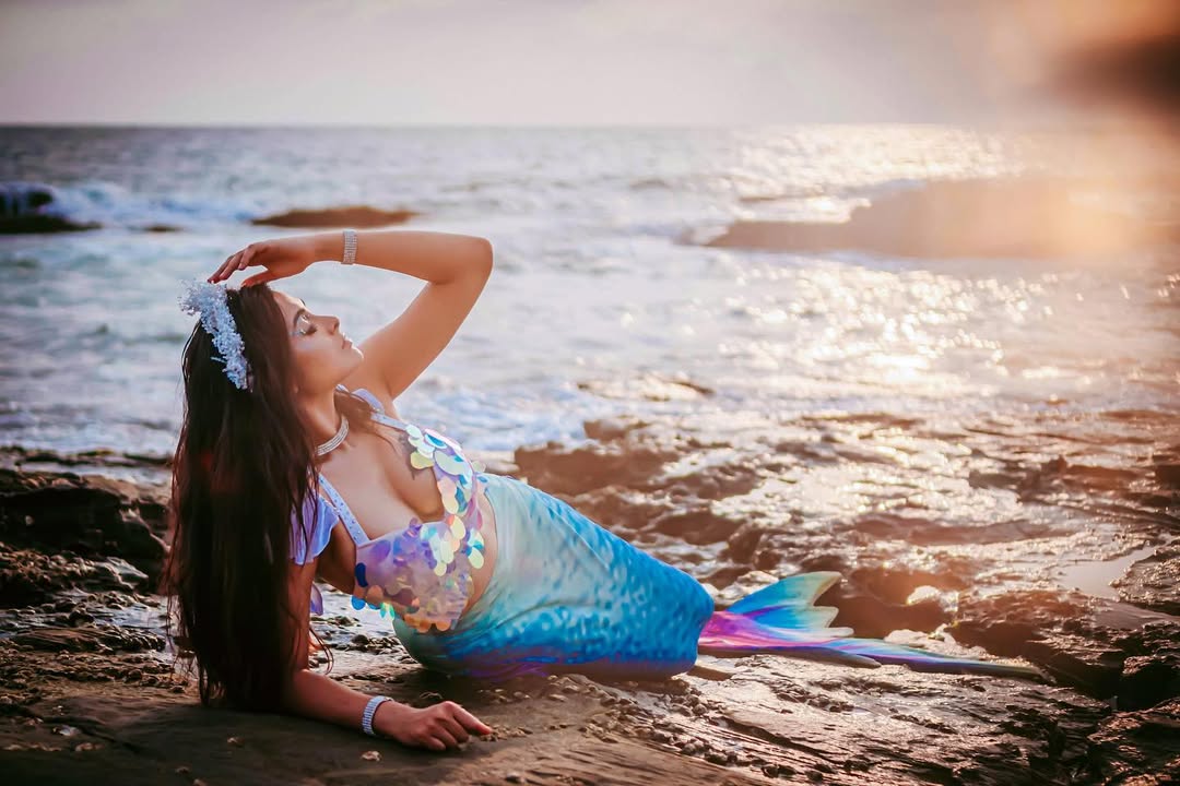 Divi Vadthya Flaunts Fierce Fitness Look, Bigg Boss Star Turns Heads Divi Vadthya Flaunts Fierce Fitness Look, Bigg Boss Star Turns Heads