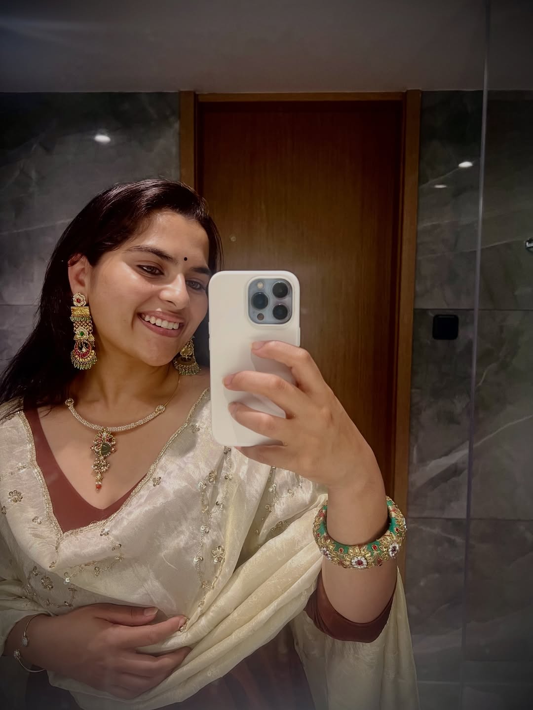 Did Kavya Ignore Eclipse Traditions for These Pictures? Did Kavya Ignore Eclipse Traditions for These Pictures?