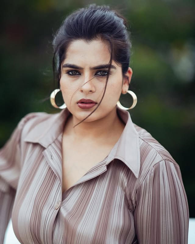 Did Kavya Ignore Eclipse Traditions for These Pictures?