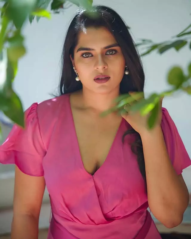 Did Kavya Ignore Eclipse Traditions for These Pictures?