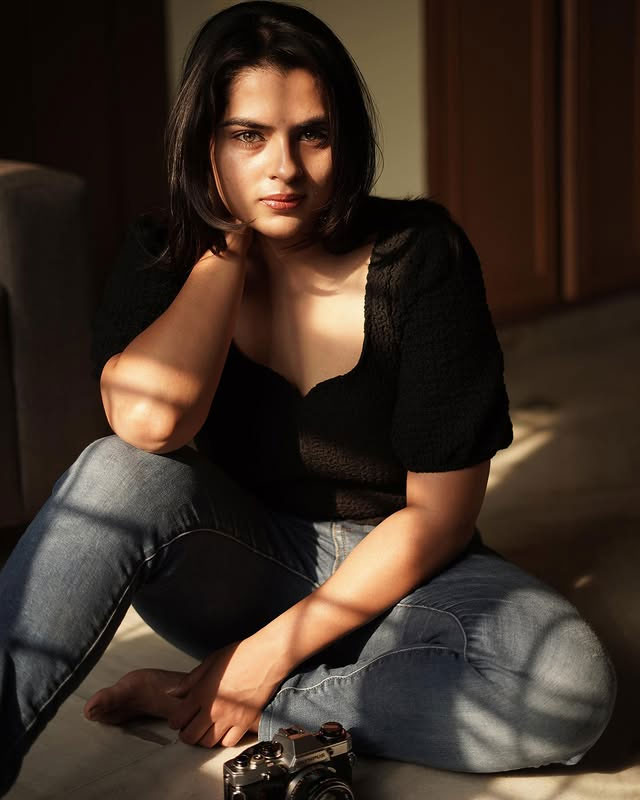 Did Kavya Ignore Eclipse Traditions for These Pictures?