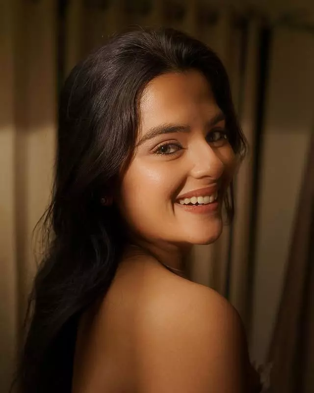 Did Kavya Ignore Eclipse Traditions for These Pictures?