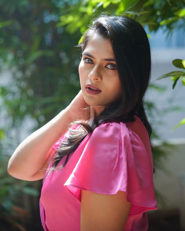 Did Kavya Ignore Eclipse Traditions for These Pictures?