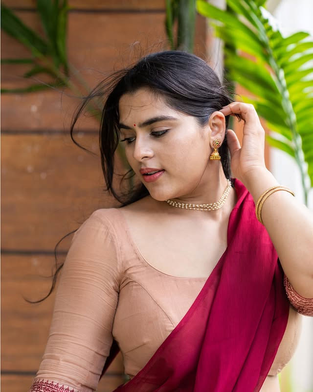 Did Kavya Ignore Eclipse Traditions for These Pictures? Did Kavya Ignore Eclipse Traditions for These Pictures?