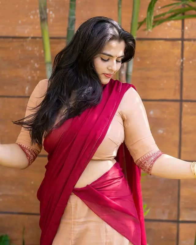 Did Kavya Ignore Eclipse Traditions for These Pictures? Did Kavya Ignore Eclipse Traditions for These Pictures?