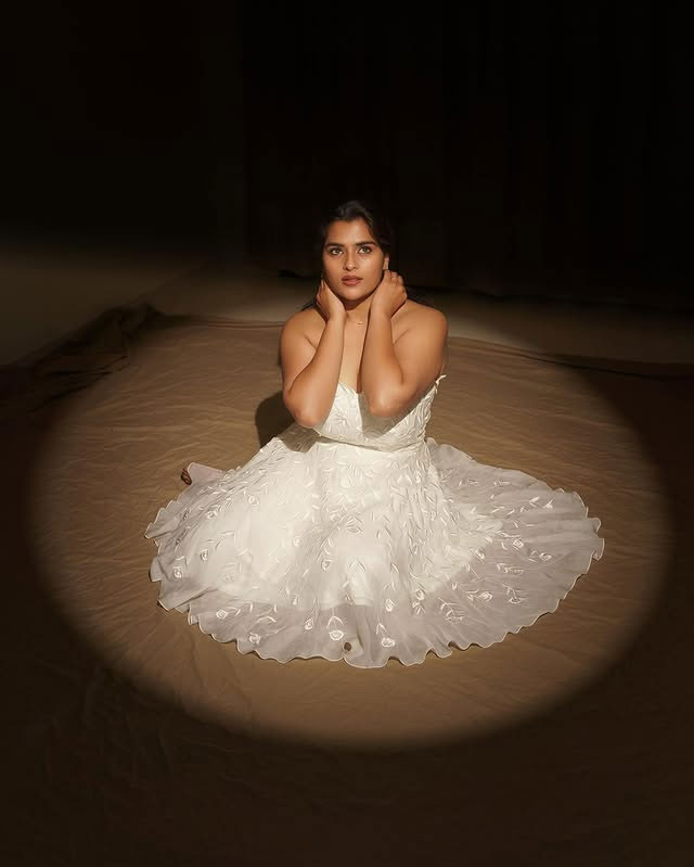 Did Kavya Ignore Eclipse Traditions for These Pictures? Did Kavya Ignore Eclipse Traditions for These Pictures?