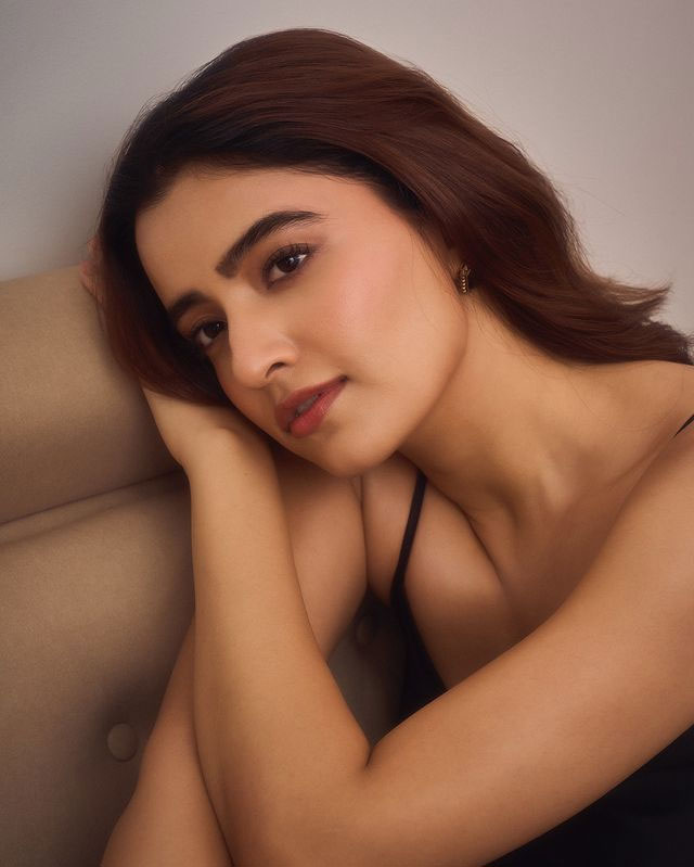 Rukshar Dhillon Living Her Golden Moment Rukshar Dhillon Living Her Golden Moment