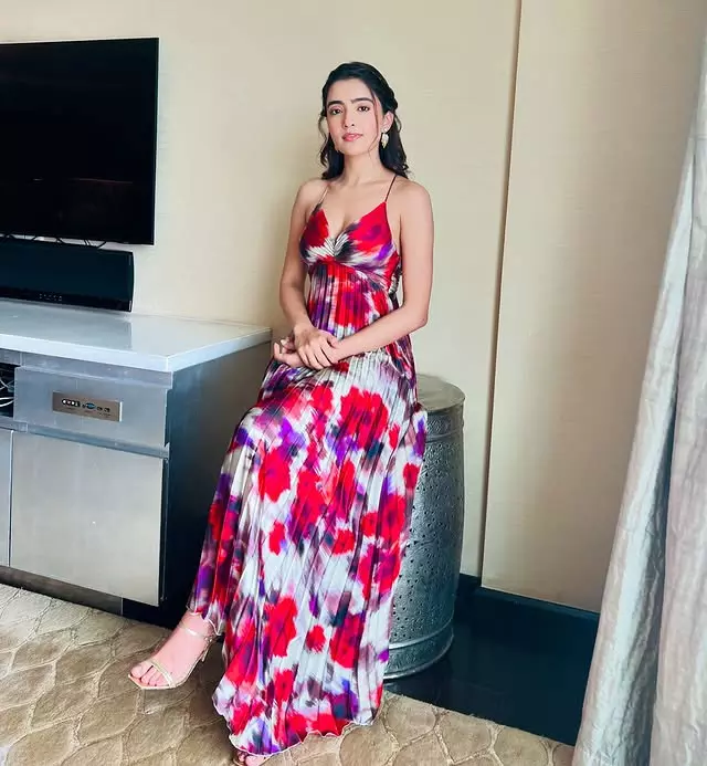 Rukshar Dhillon Living Her Golden Moment Rukshar Dhillon Living Her Golden Moment