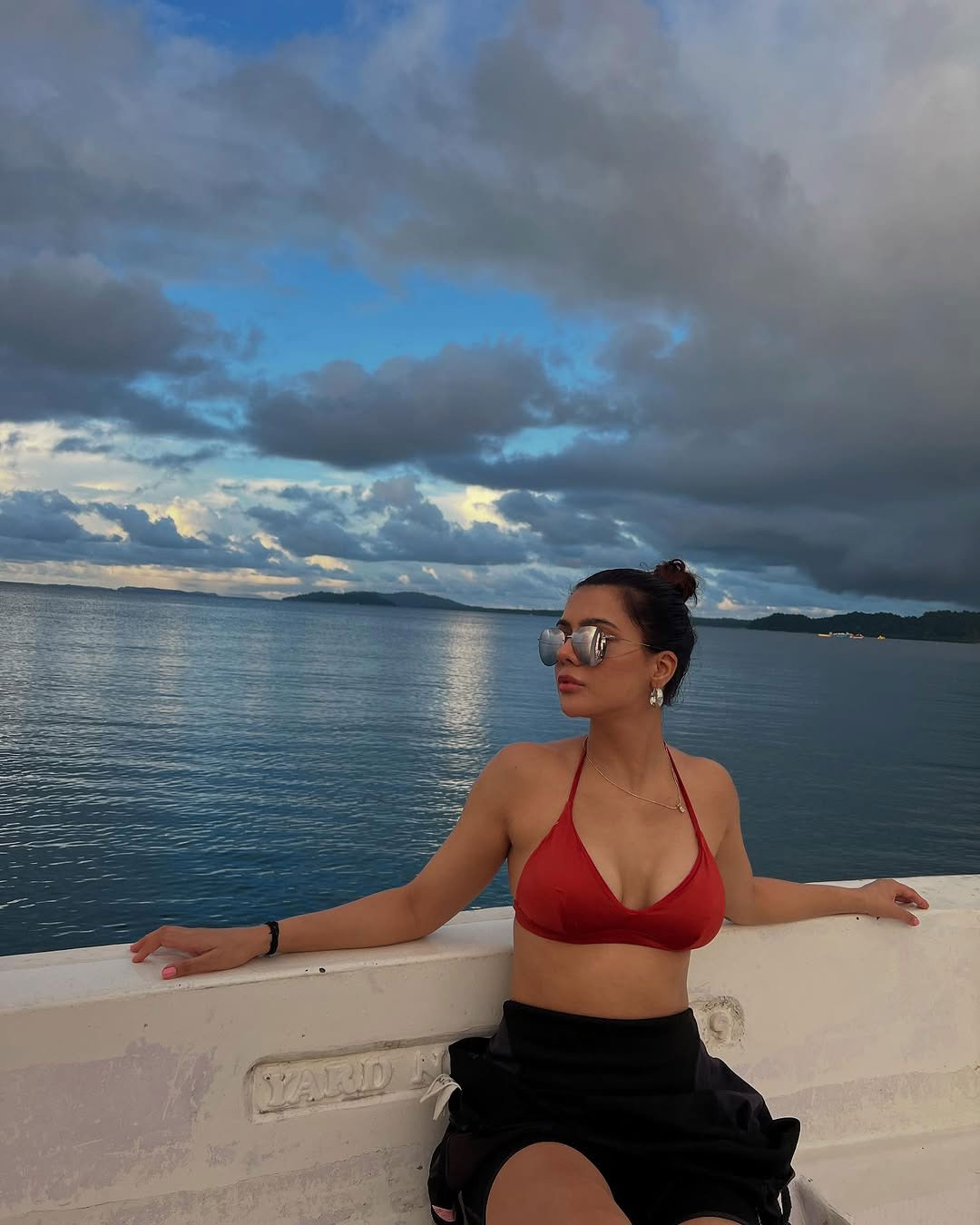 Ruhii Singh Stuns in Rose-Gold Gown at Glamorous Awards Night