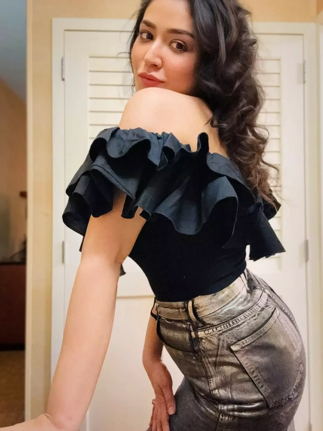 Priyanka Jawalkars Glam March Post Wins Hearts on Instagram Priyanka Jawalkars Glam March Post Wins Hearts on Instagram