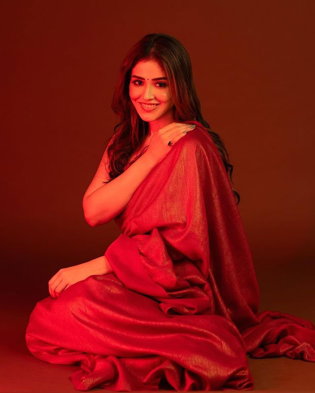 Priyanka Jawalkars Glam March Post Wins Hearts on Instagram Priyanka Jawalkars Glam March Post Wins Hearts on Instagram