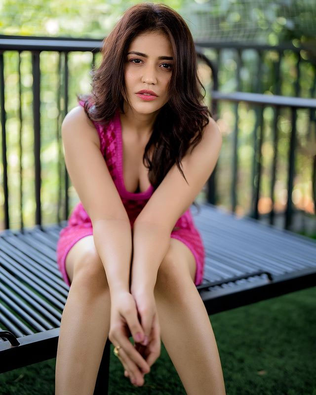 Priyanka Jawalkars Glam March Post Wins Hearts on Instagram Priyanka Jawalkars Glam March Post Wins Hearts on Instagram