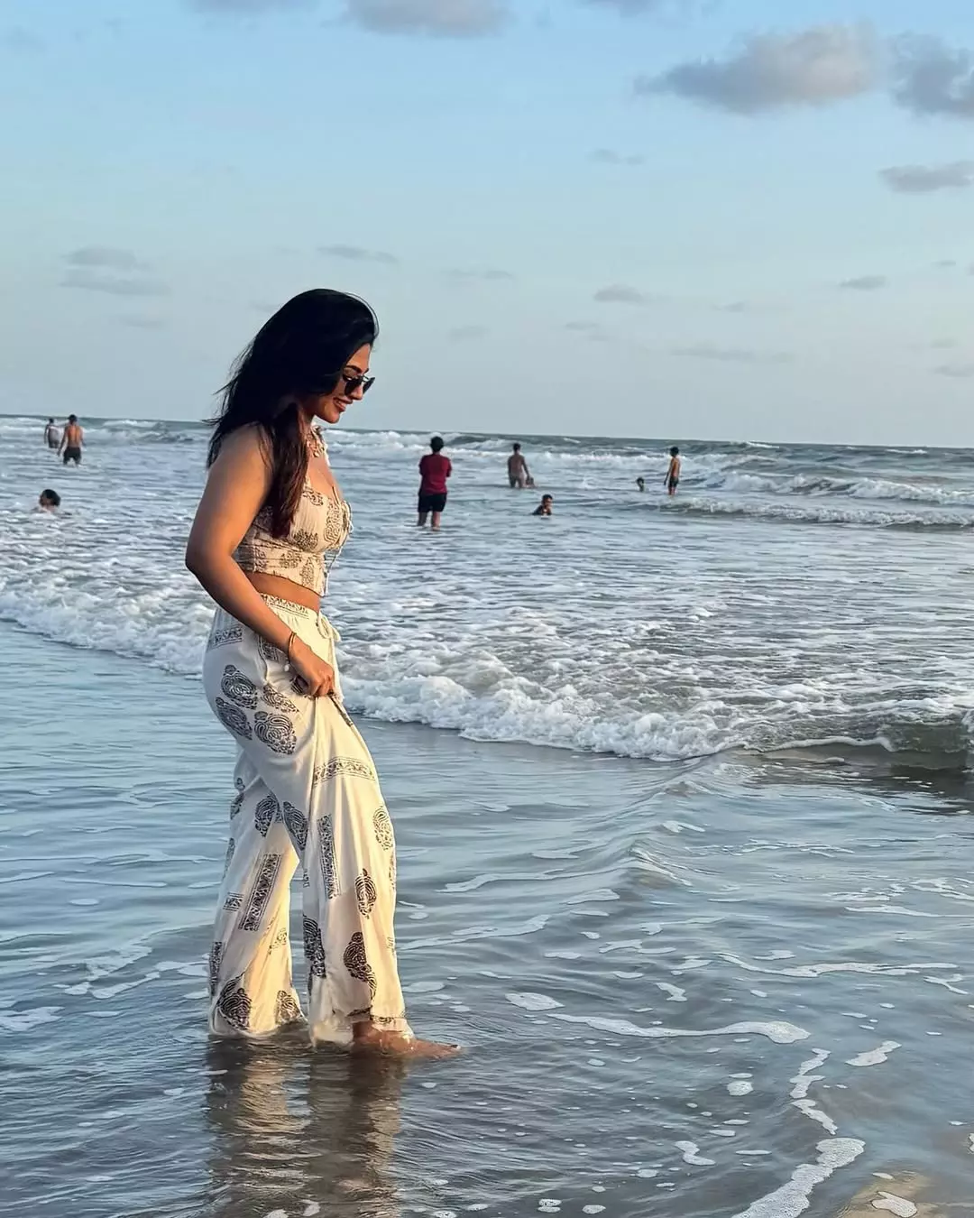 Nayan Sarika Radiates Elegance In Golden-Green Saree