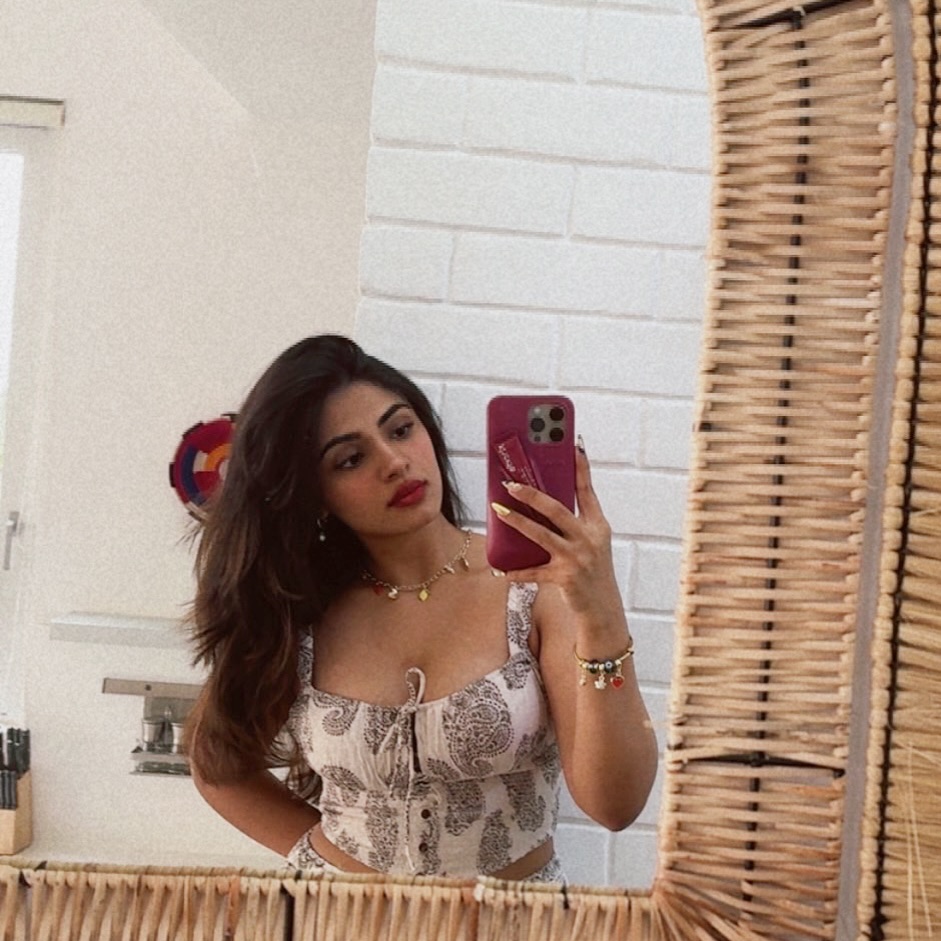 Nayan Sarika Radiates Elegance In Golden-Green Saree Nayan Sarika Radiates Elegance In Golden-Green Saree