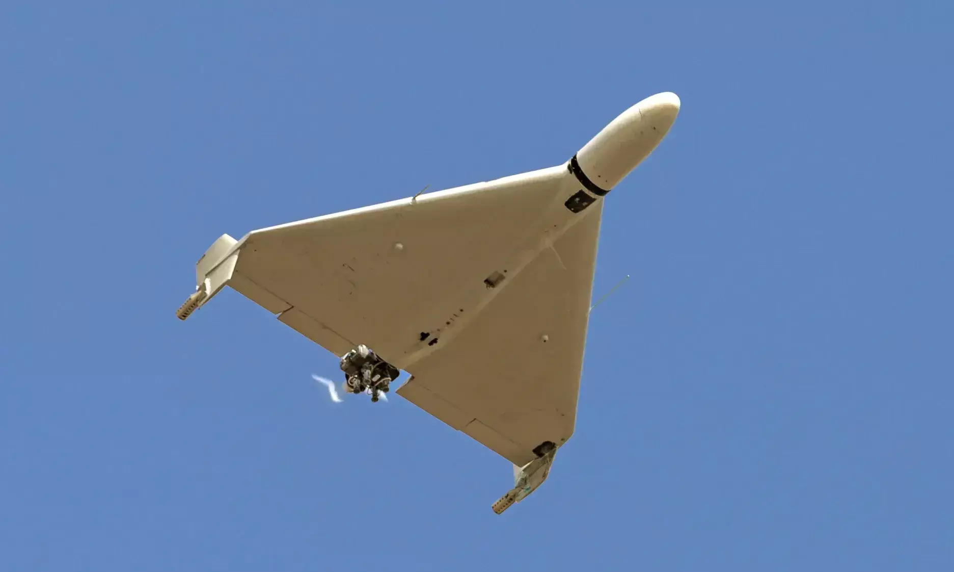 ఆకాశంలో నిశ్శబ్ద మృత్యువు: యుద్ధ తంత్రాన్నే మార్చేస్తున్న డ్రోన్లు! ఆకాశంలో నిశ్శబ్ద మృత్యువు: యుద్ధ తంత్రాన్నే మార్చేస్తున్న డ్రోన్లు!