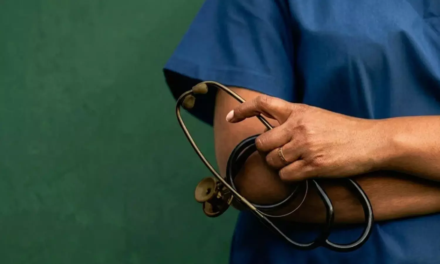 వైద్య వృత్తి.. వద్దు బాబోయ్.. అసలు కారణాలు తెలిస్తే షాక్! వైద్య వృత్తి.. వద్దు బాబోయ్.. అసలు కారణాలు తెలిస్తే షాక్!