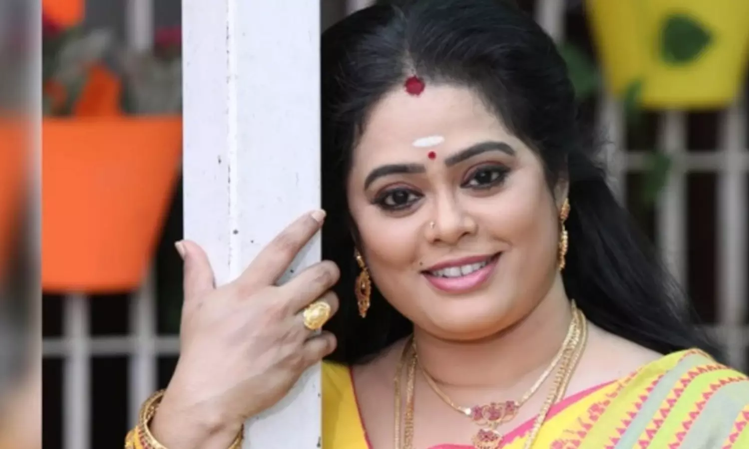 పంక్చర్ వేయటానికి కారు ఆపారు..టీవీ నటికి త్రుటిలో తప్పిన ప్రాణాపాయం పంక్చర్ వేయటానికి కారు ఆపారు..టీవీ నటికి త్రుటిలో తప్పిన ప్రాణాపాయం