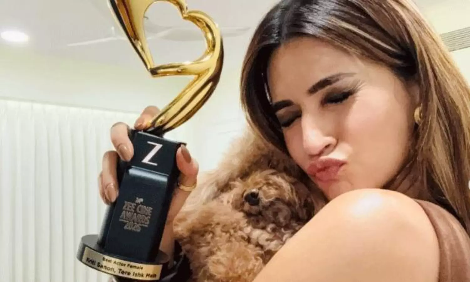 అవార్డులపై గౌరవం అందుకే తగ్గింది! కంగన-యామీలను కాదని కృతికి!? అవార్డులపై గౌరవం అందుకే తగ్గింది! కంగన-యామీలను కాదని కృతికి!?