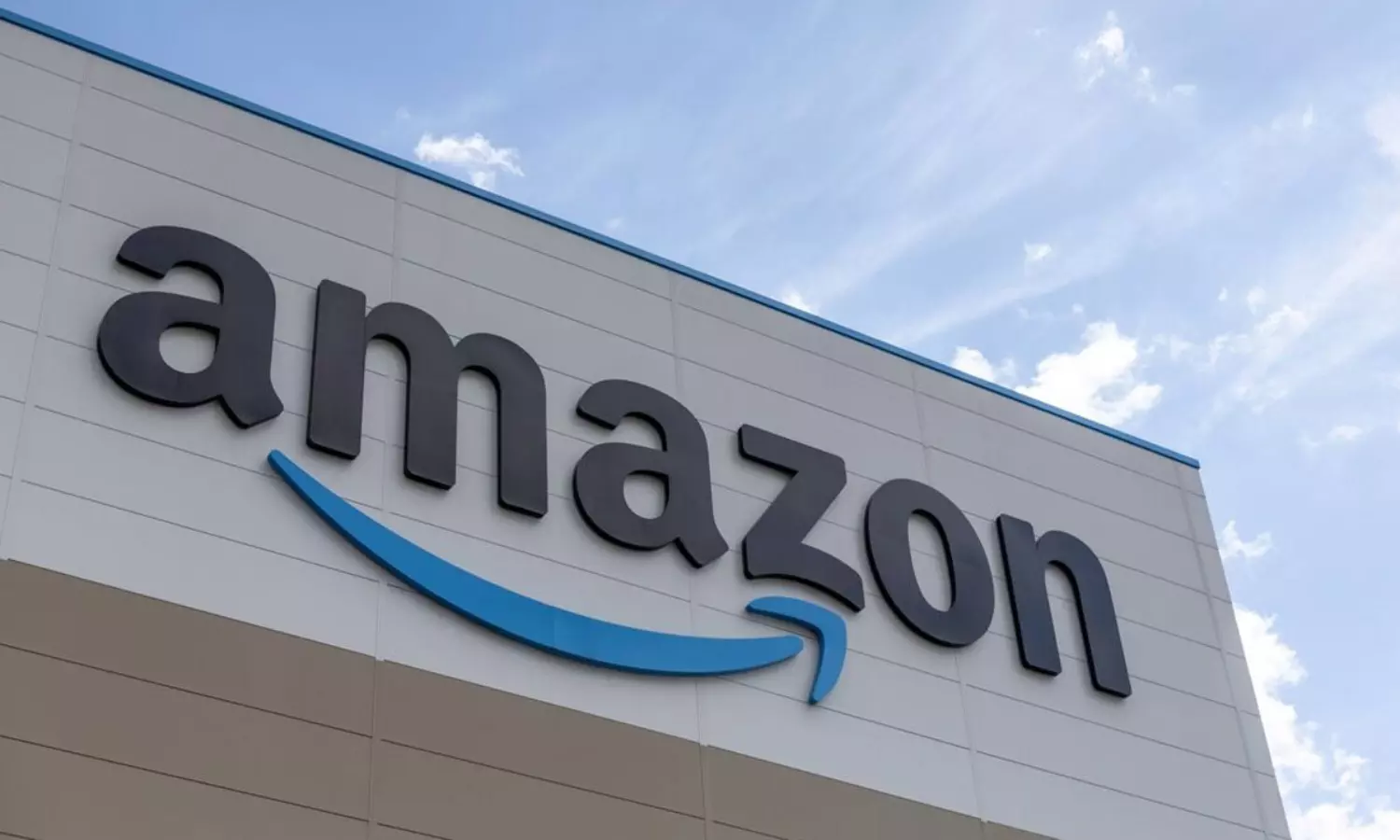 టెక్ ప్రపంచాన్ని కుదిపేసిన ఘటన… డేటా సెంటర్లపై డ్రోన్ దాడి.. స్పందించిన అమెజాన్