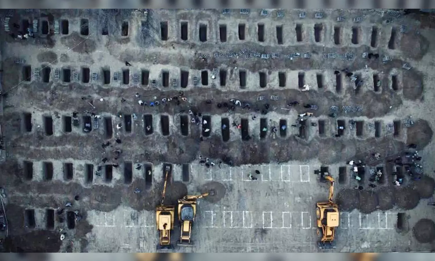 ఒకే చోట 165 మంది బాలికల సమాధులకు సర్వం సిద్ధం.. కన్నీళ్లు పెట్టిస్తున్న దృశ్యం! ఒకే చోట 165 మంది బాలికల సమాధులకు సర్వం సిద్ధం.. కన్నీళ్లు పెట్టిస్తున్న దృశ్యం!