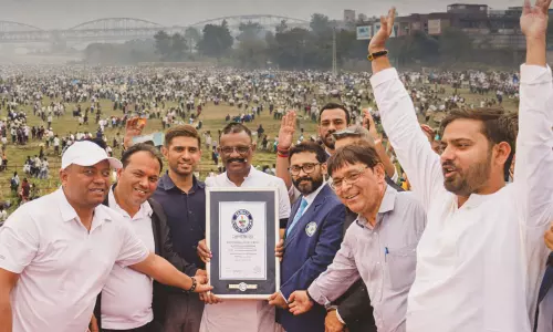 ఒక గంటలో 2.51 లక్షల మొక్కలు… గిన్నిస్ రికార్డు సృష్టించిన వారణాసి