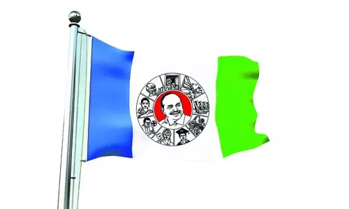 వైసీపీలో ఏవీ నాటి వెలుగులు  ?