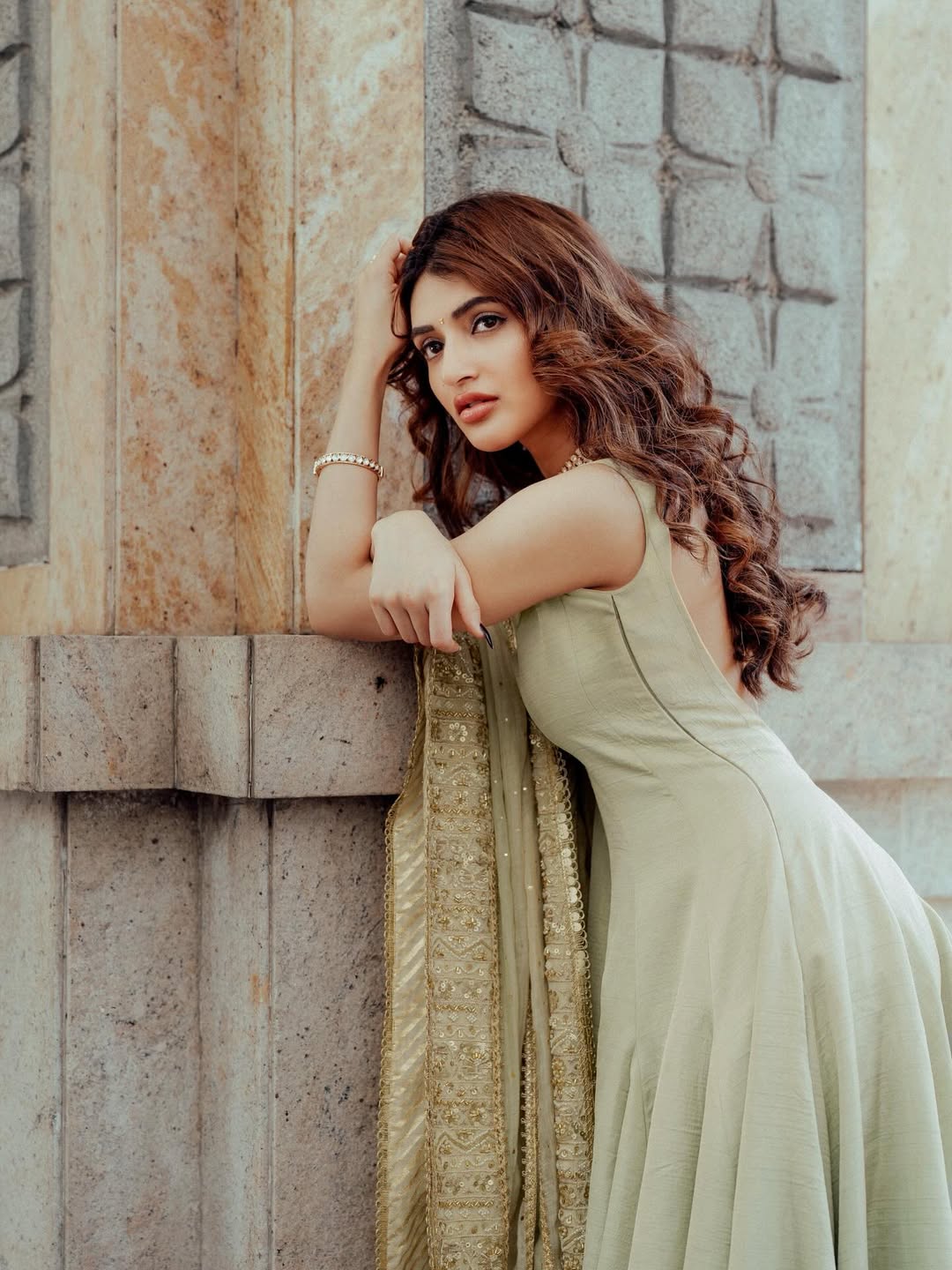 Happy Holi! Sreeleela Stuns Fans in Ethnic Look Happy Holi! Sreeleela Stuns Fans in Ethnic Look