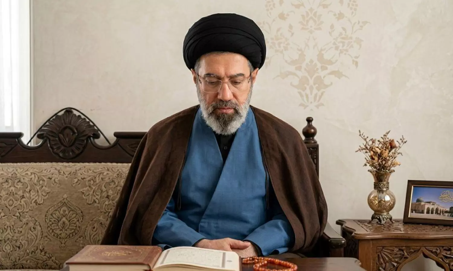 ఇరాన్ పగ్గాలు చేపట్టనున్న రహస్య వారసుడు...తండ్రి వారసత్వాన్ని ముజ్తబా ఎలా నిలబెడతారు?