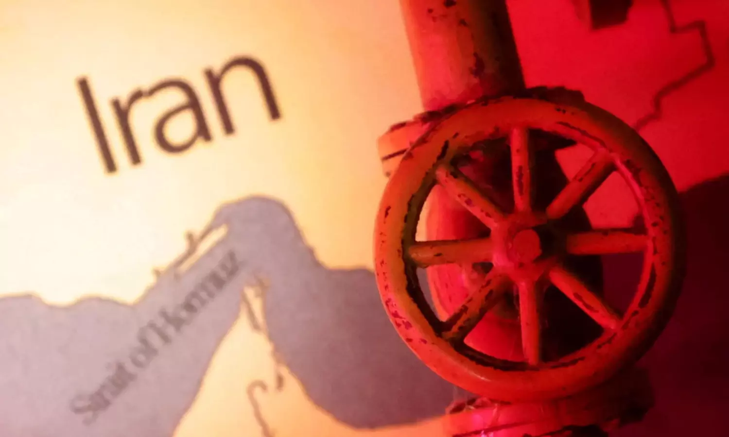 హర్మూజ్ చిక్కులు.. ప్రపంచానికి ఊపిరి ఆగిపోతుందా? చమురు సెగ భారత్పై ఎంత? హర్మూజ్ చిక్కులు.. ప్రపంచానికి ఊపిరి ఆగిపోతుందా? చమురు సెగ భారత్పై ఎంత?