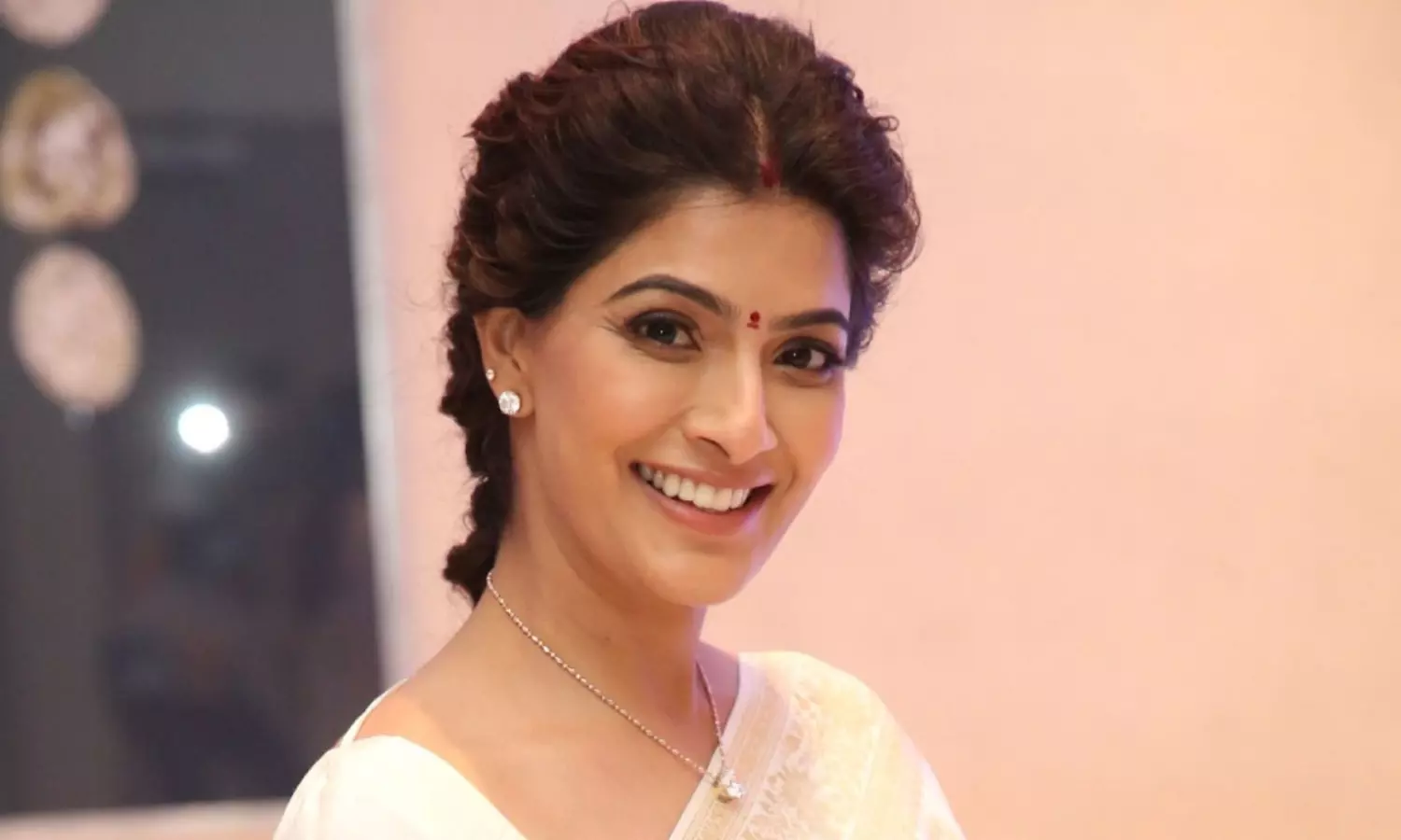 సెట్ లో అయినా, ఇంట్లో అయినా.. గౌర‌వం ఇవ్వాల్సిందే!