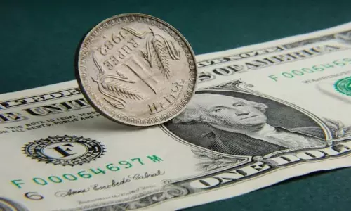 అమెరికా యుద్ధం చేస్తే డాలర్ స్ట్రాంగ్ అయ్యి రూపాయి పడిపోవడం ఏంటి?