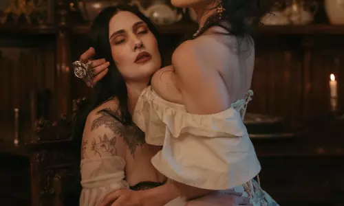 Actress Parvathi Melton’s Intimate Photos With Another Girl; Whats Going On