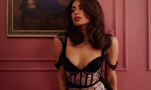 Khushi Kapoor is Packed with Pure Glam Energy