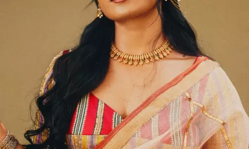 Chaithra J Achars Elegant Saree Photos Win Hearts Online