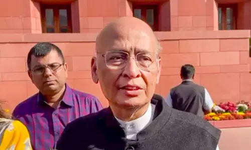 అభిషేక్ మను సింఘ్వీ: లాయర్ గా కోర్టుకు రావాలంటే రూ.15 లక్షలు ఛార్జ్