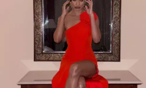 Sarah Jane Dias Shows Off Chic Style