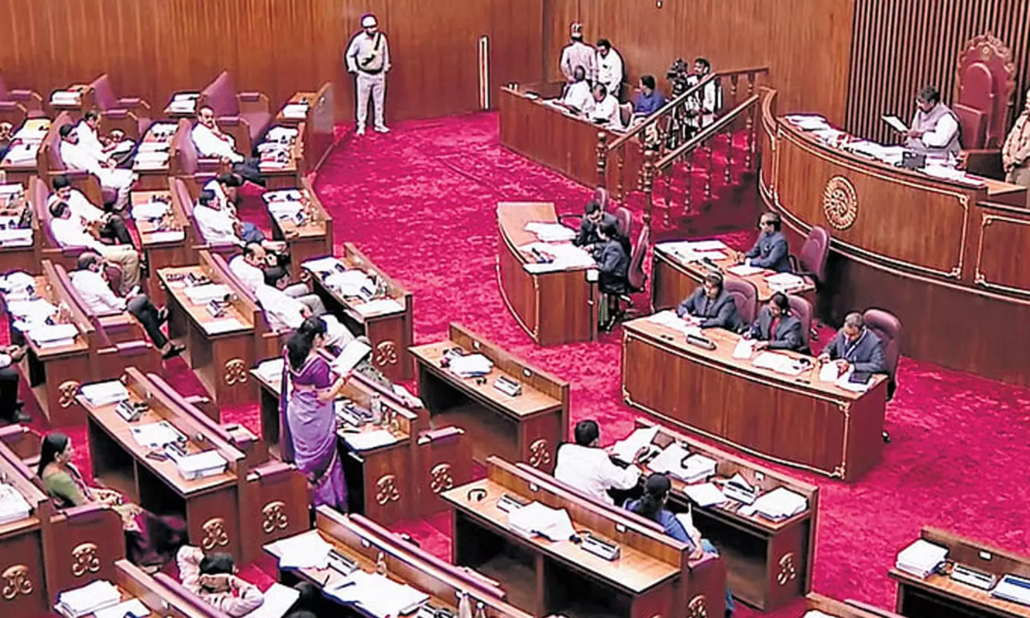 ఒక‌వైపే చ‌ర్చ‌.. మండ‌లి.. ఎవ‌రికి బెనిఫిట్‌.. ?